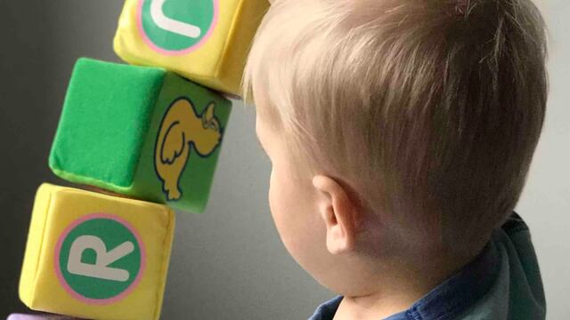 Madre adoptiva es denunciada por dejar en coma a niño de 4 años en Estados Unidos