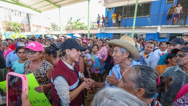 Evelyn Salgado visita la zona rural de Acapulco con brigadas integrales
