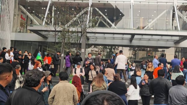 Desalojan centro comercial Portal San Ángel