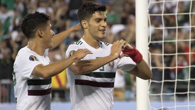 Jiménez y Antuna celebrando uno de los goles mexicanos