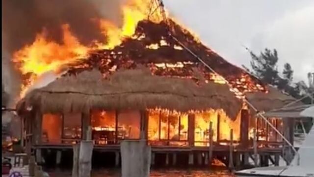 Incendio restaurante de zona hotelera de Cancún