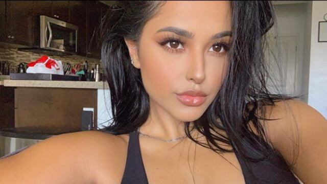 Becky G presenta Mala Santa