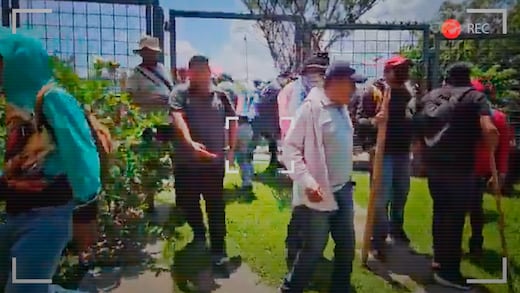 CETEG ingresa al Congreso de Guerrero y causa destrozos a 12 vehículos