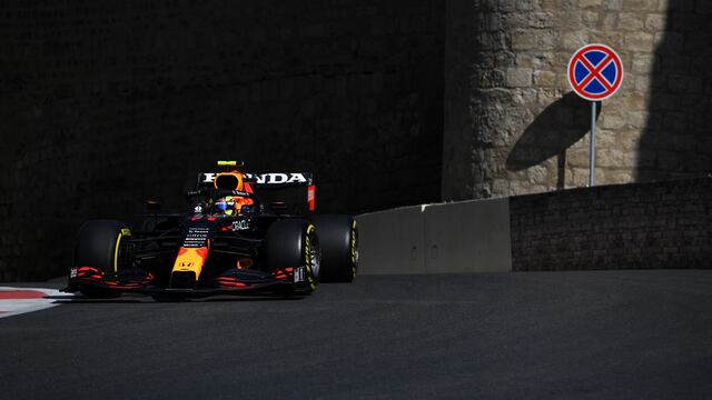 Checo Pérez en el circuito de Bakú