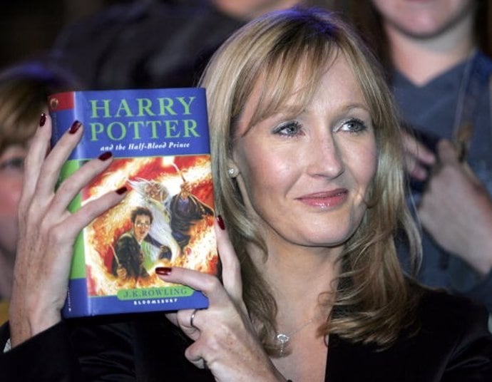 ¿Quién es J.K. Rowling? La polémica escritora de Harry Potter que creó un mágico universo