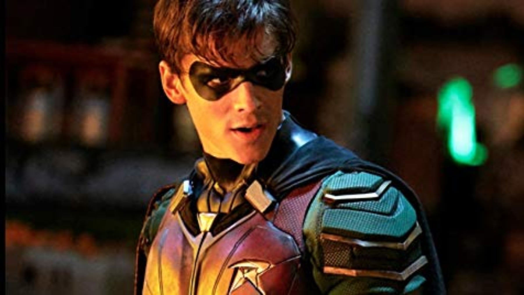 Brenton Thwaites como Robin en la serie 'Titans'
