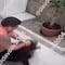 Hombre da golpiza a mujer con una escoba en la colonia Narvarte; ya fue identificado