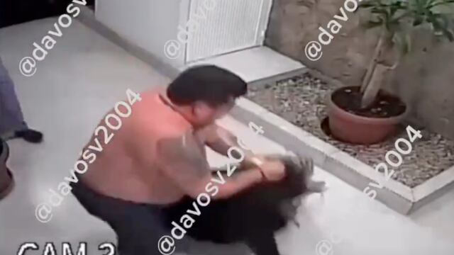 Sujeto golpea a mujer