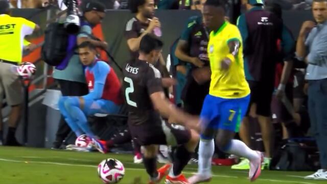 Túnel de Vinicius a Israel Reyes