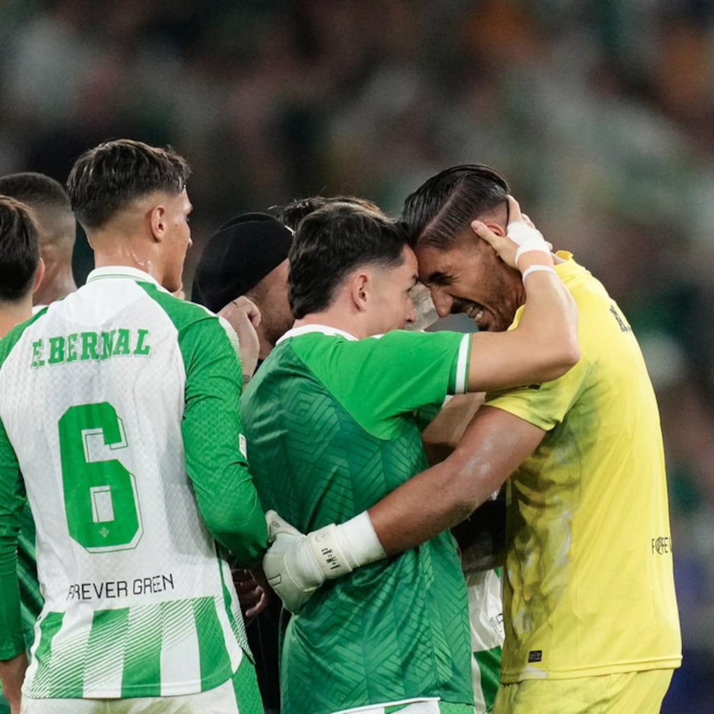 Fidalgo se impone a Santiago Giménez: Real Betis derrota 3-2 al Porto