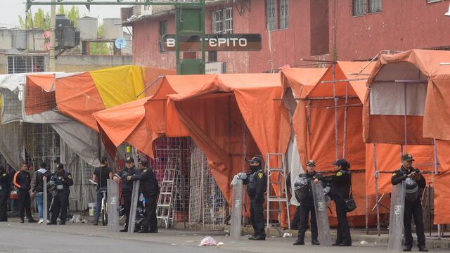 Operativo contra el comercio informal sobre Eje 1 Norte en noviembre pasado.