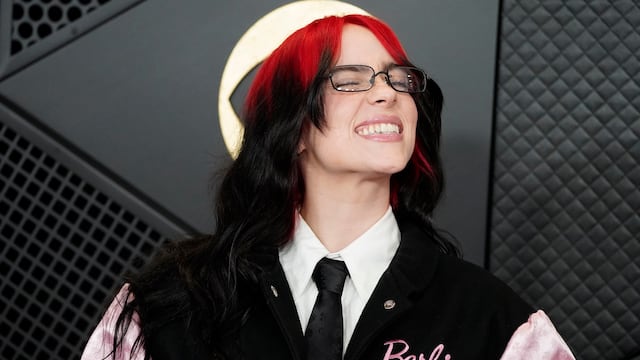 Billie Eilish llega a los Premios Grammy 2024.