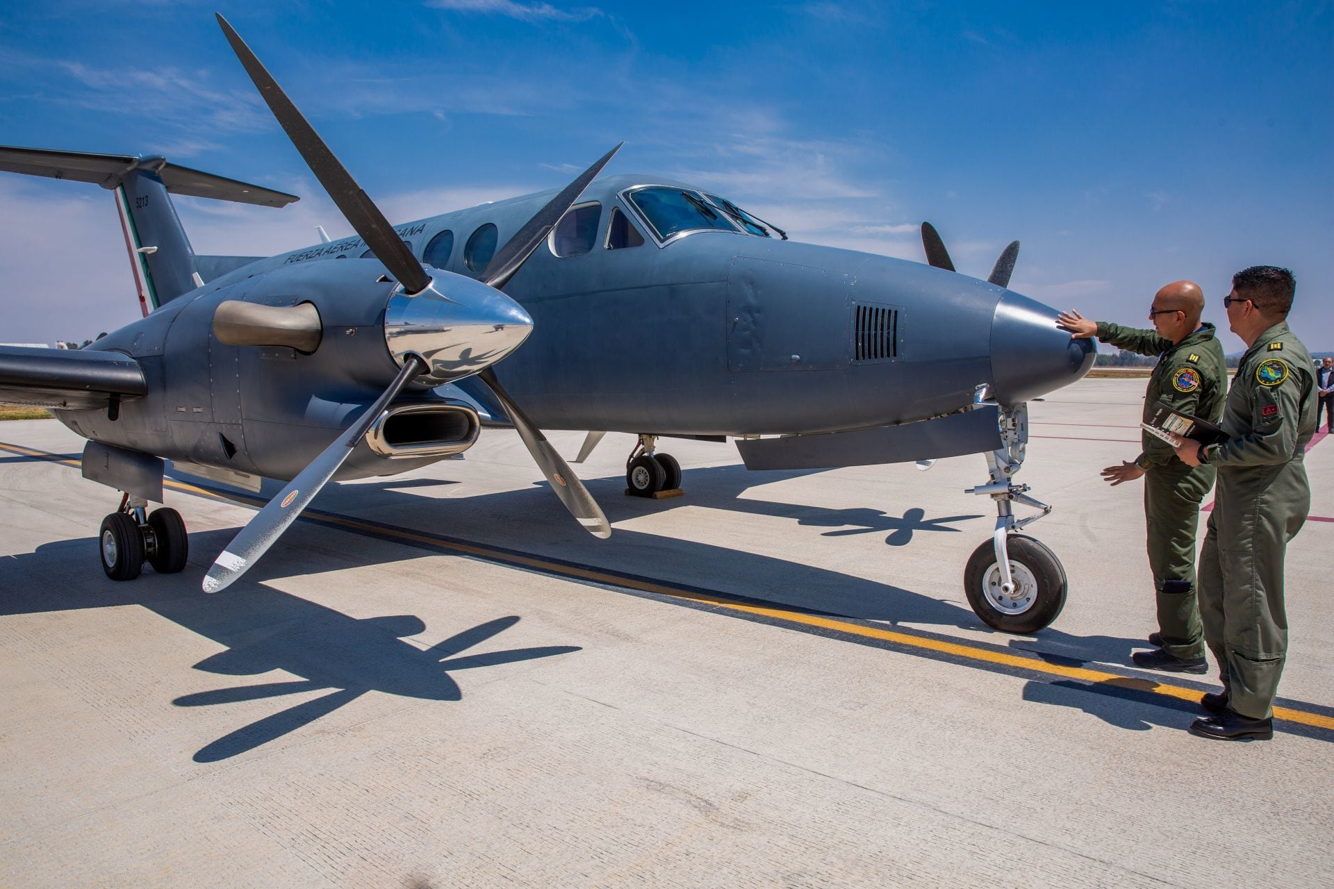 Avión de la Sedena para bombardear nubes
