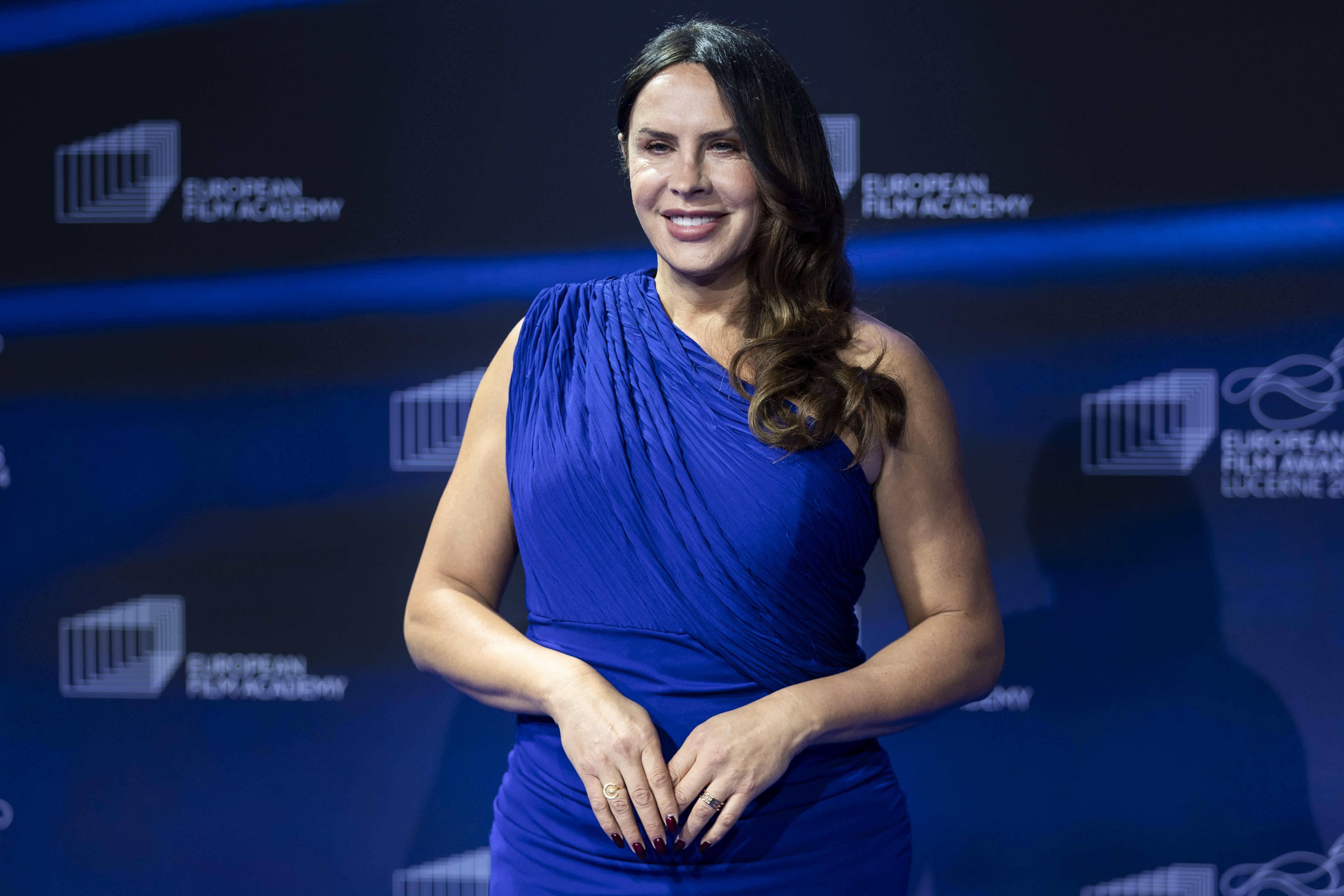 Karla Sofía Gascón se retira de las promociones de EmilIa Pérez