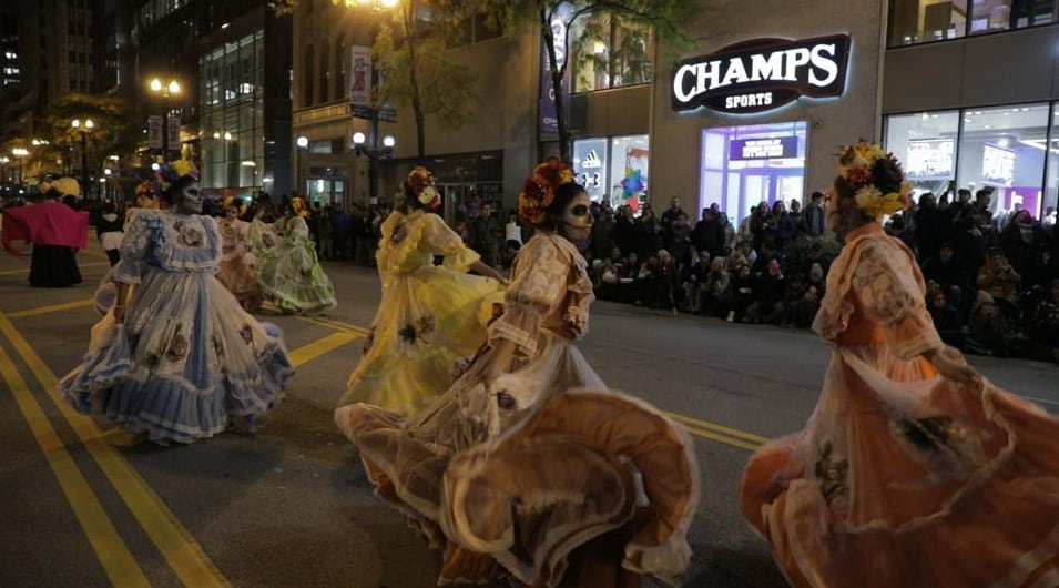 Desfile Arts in the Dark en Chicago
