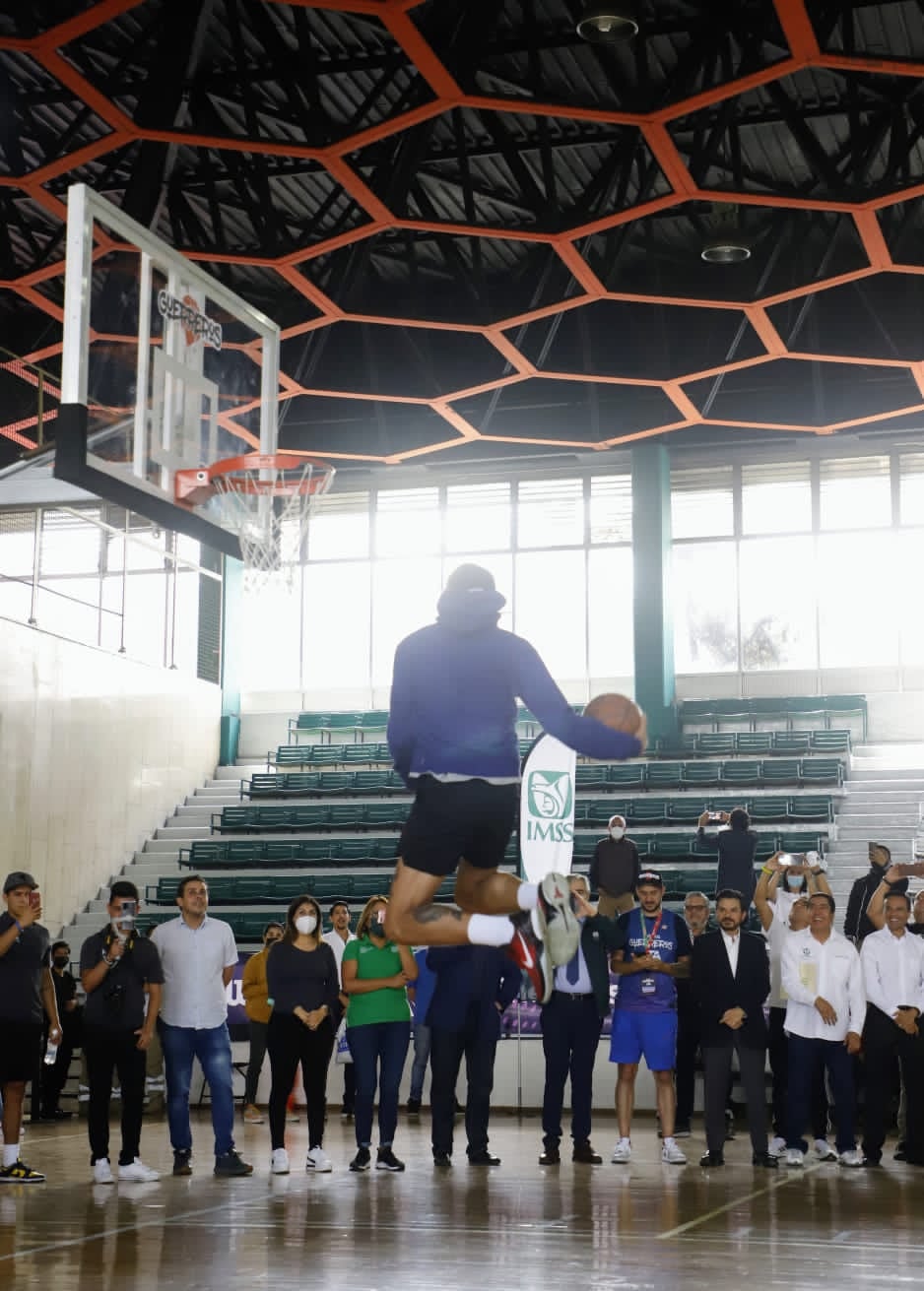 Juan Toscano y Zoe Robledo del IMSS impulsan el talento mexicano en el basquetbol
