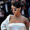 Rihanna ya no puede ocultar su embarazo, revelan fotos