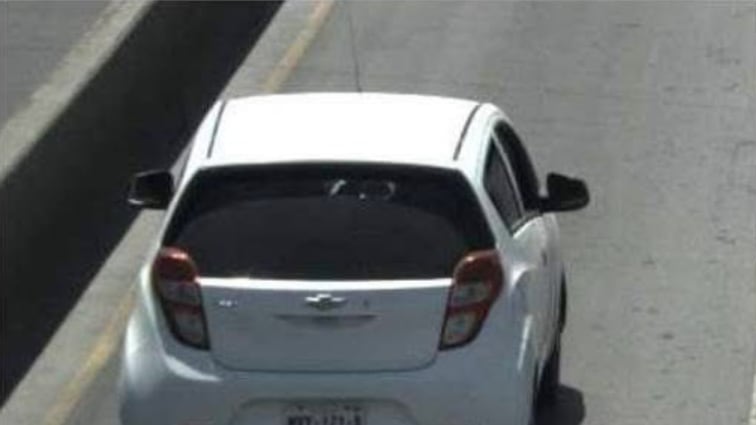 Automovilista acumula 117 mil pesos en multas por invadir el carril del Mexibús