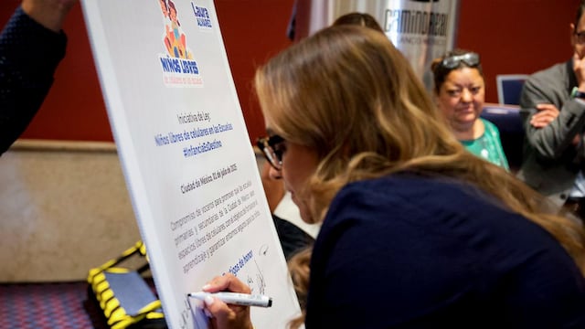 Laura Álvarez lanza campaña para prohibir celulares en escuelas