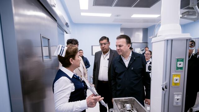 Esteban Villegas entrega quirófanos de última generación