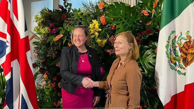 Tatiana Clouthier, la secretaria de Economía de México y Anne-Marie Trevelyan, secretaria de Comercio Internacional del Reino Unido/ Tatiana Clouthier