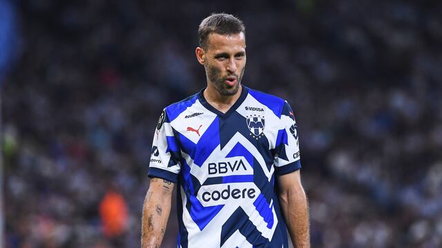 Sergio Canales, en un partido con Rayados de Monterrey.
