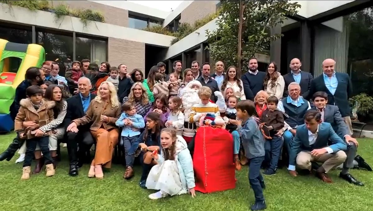 Familia de Ricardo Salinas Pliego disfruta posada navideña