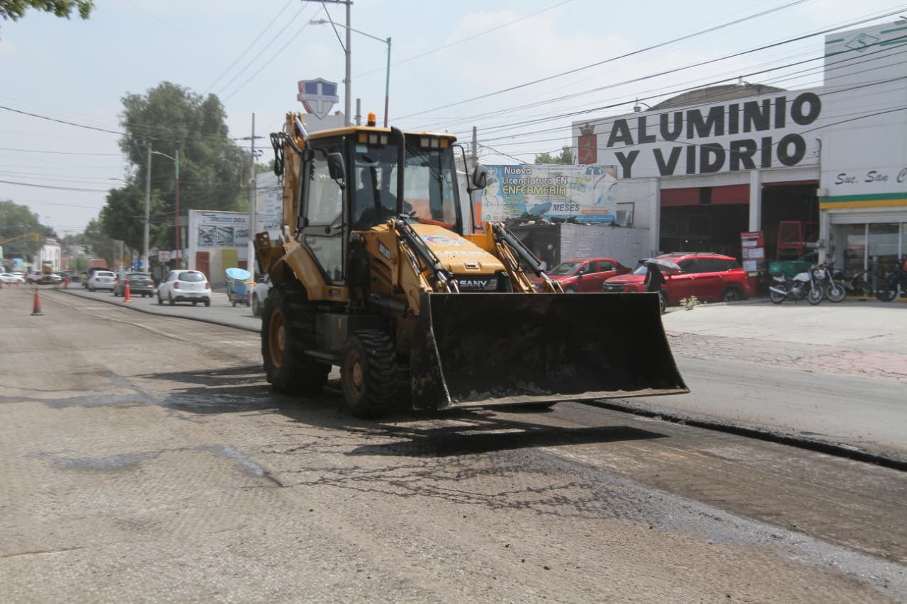 Azucena Cisneros presenta avance en la repavimentación de la avenida Insurgentes.