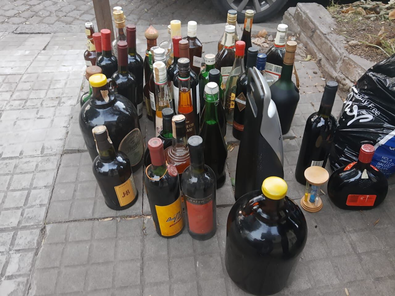 Botellas de alcohol que regaló el vecino