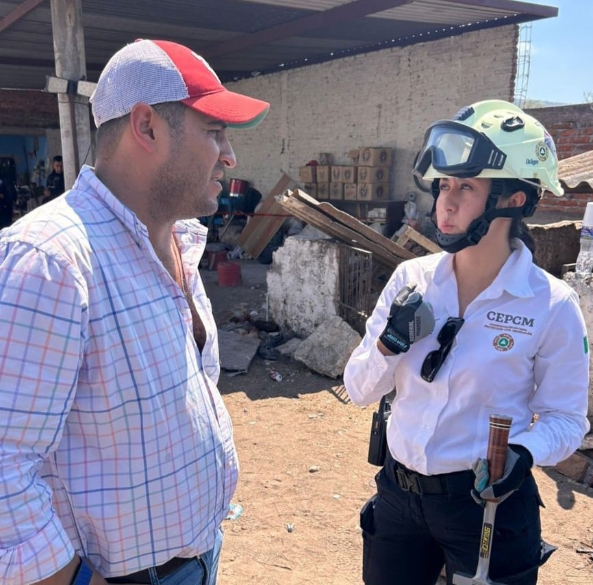 Géiser surge en el patio de una casa en El Salitre, Michoacán