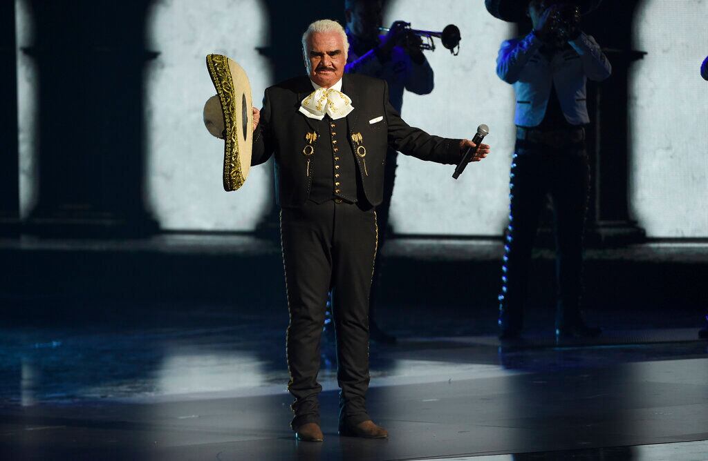 Alex, Alejandro y Vicente Fernández en los Latin Grammy 2019.