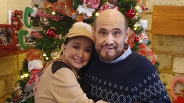 La Chilindrina y el señor Barriga se demuestran su amor con tremendo beso