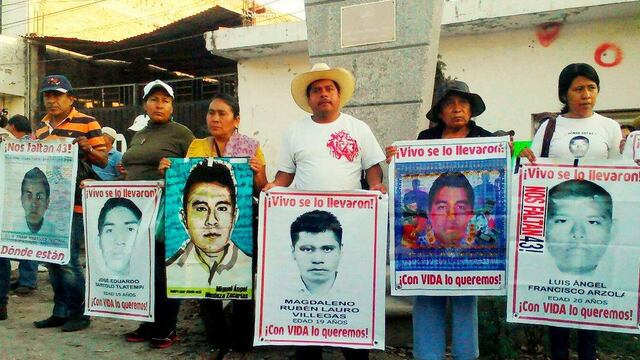 Padres de los 43 en jornada de búsqueda en Iguala, Guerrero