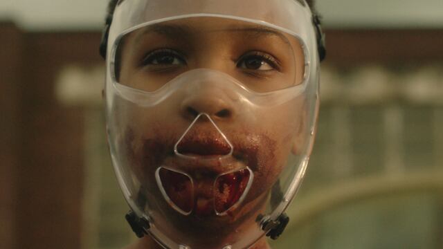 Esta película de Netflix muestra como una niña zombie podría ser la salvación del mundo