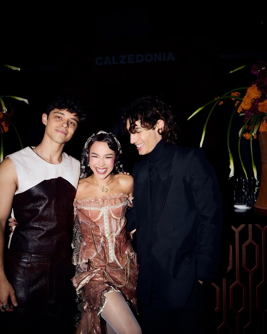 Danna Paola junto con Jorge López y Alex Hoyer