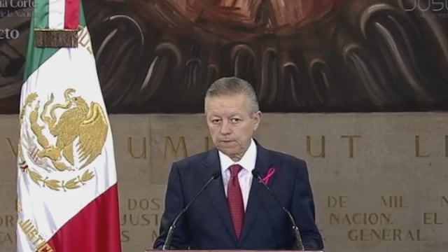 “Ni lo topo”, fue lo que dijo el ministro presidente Arturo Zaldívar sobre el senador Germán Martínez, de quién aseguró “estar obsesionado con su persona”.