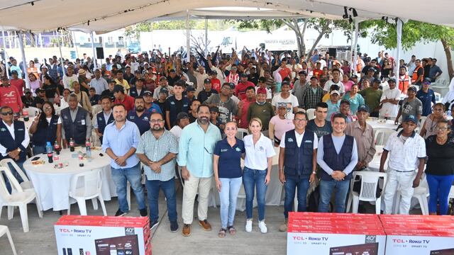 Patricia Lobeira reconoce a vecinos del Puerto de Veracruz