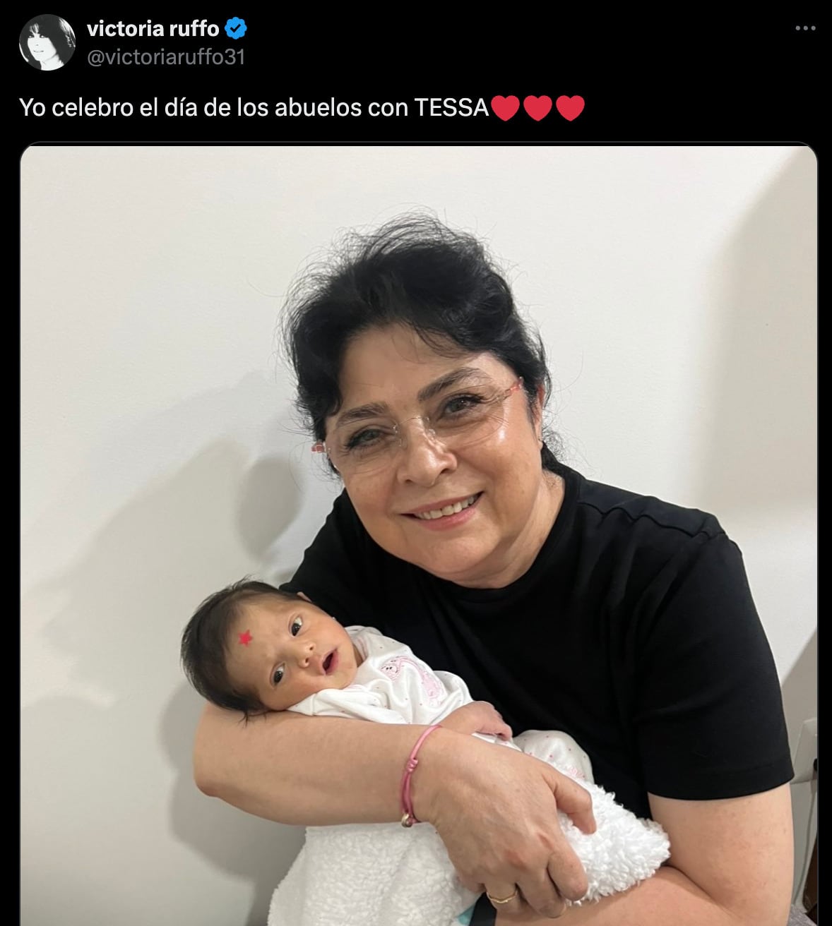 Victoria Ruffo celebra su primer Día de los Abuelos con su nieta Tessa