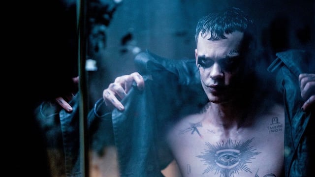 Bill Skarsgård se revela como El Cuervo en el primer tráiler del remake de The Crow de 1994