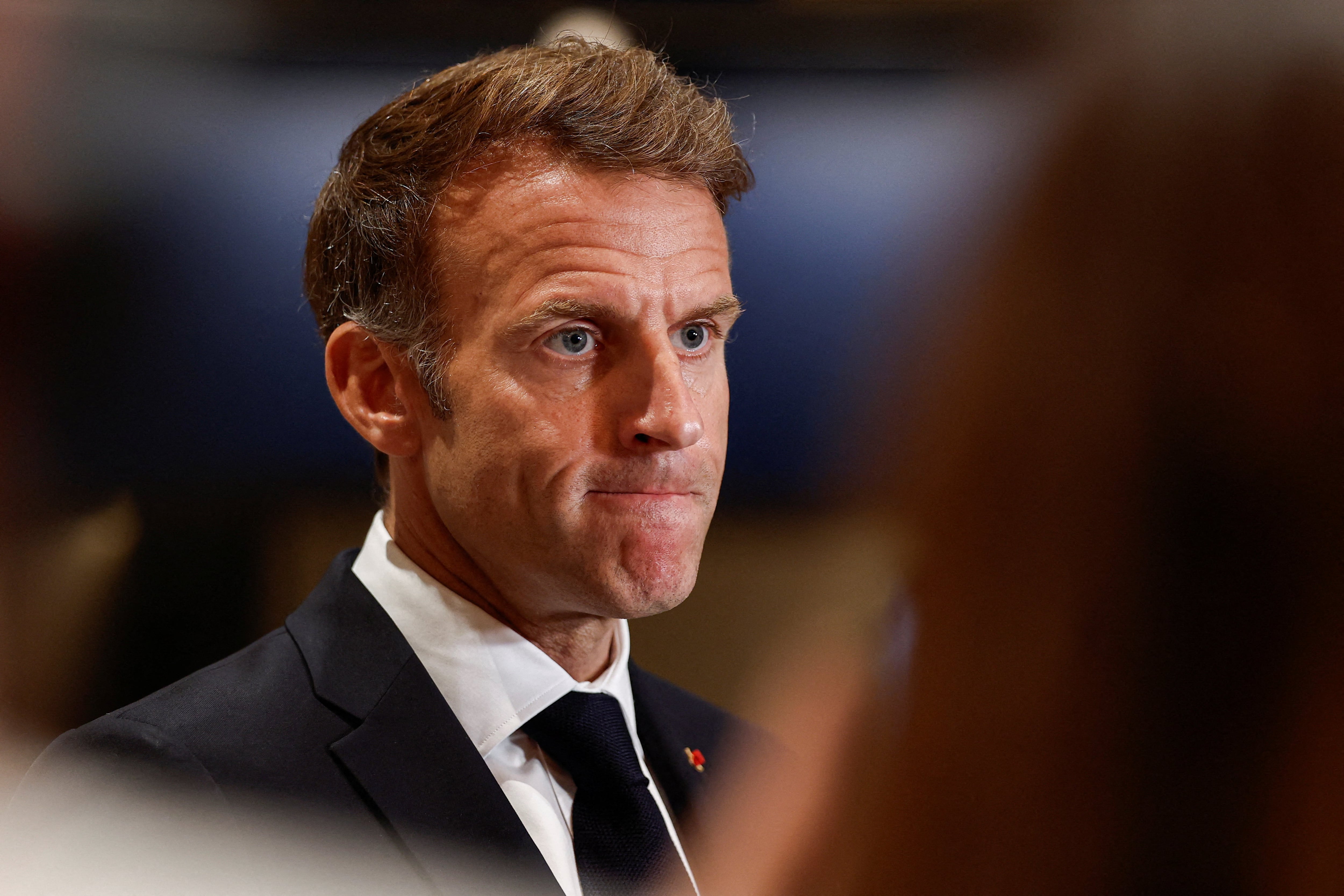Emmanuel Macron, presidente de Francia, convoca al Consejo de Defensa y anuncia restricciones a manifestaciones