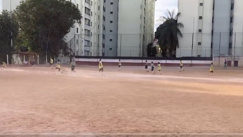 Equipo brasileño pone a sus jugadores a entrenar en el llano para no olvidar sus orígenes