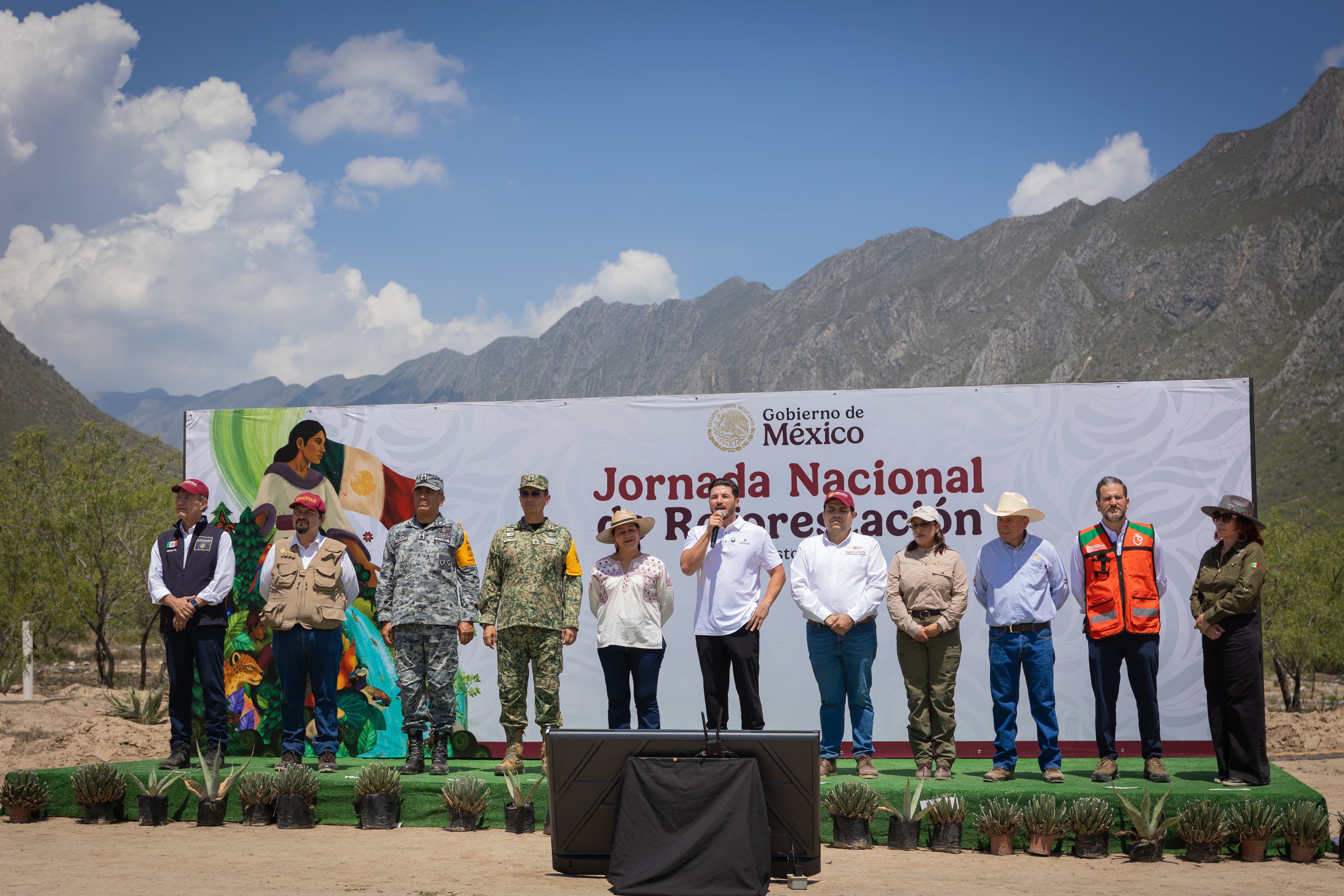 Nuevo León planta más de 2 mil 500 árboles en Jornada Nacional de Reforestación