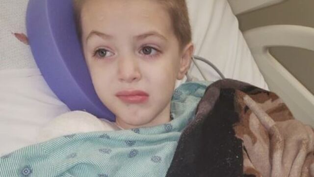 Niño mordido por tiburón