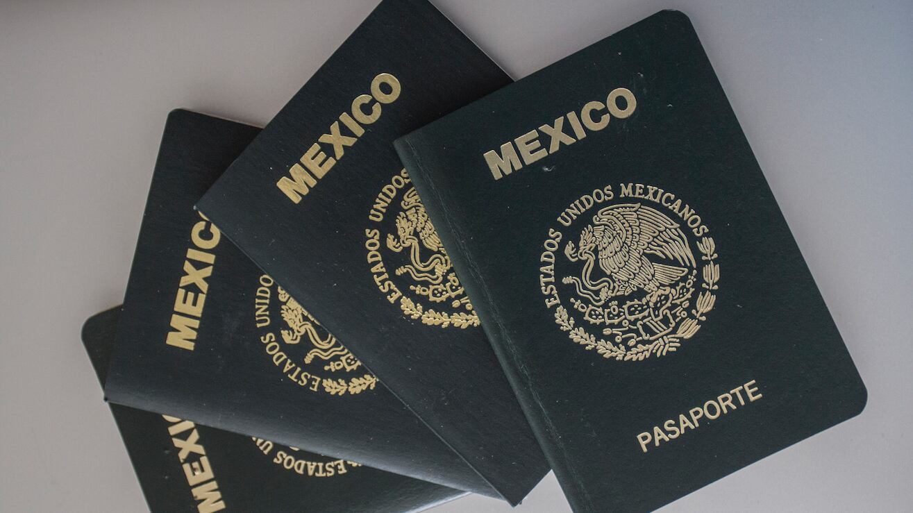 El pasaporte mexicano costará más en 2022