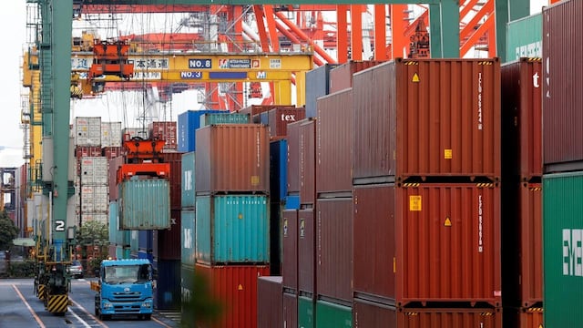 Contenedores en un puerto de Tokio, Japón.