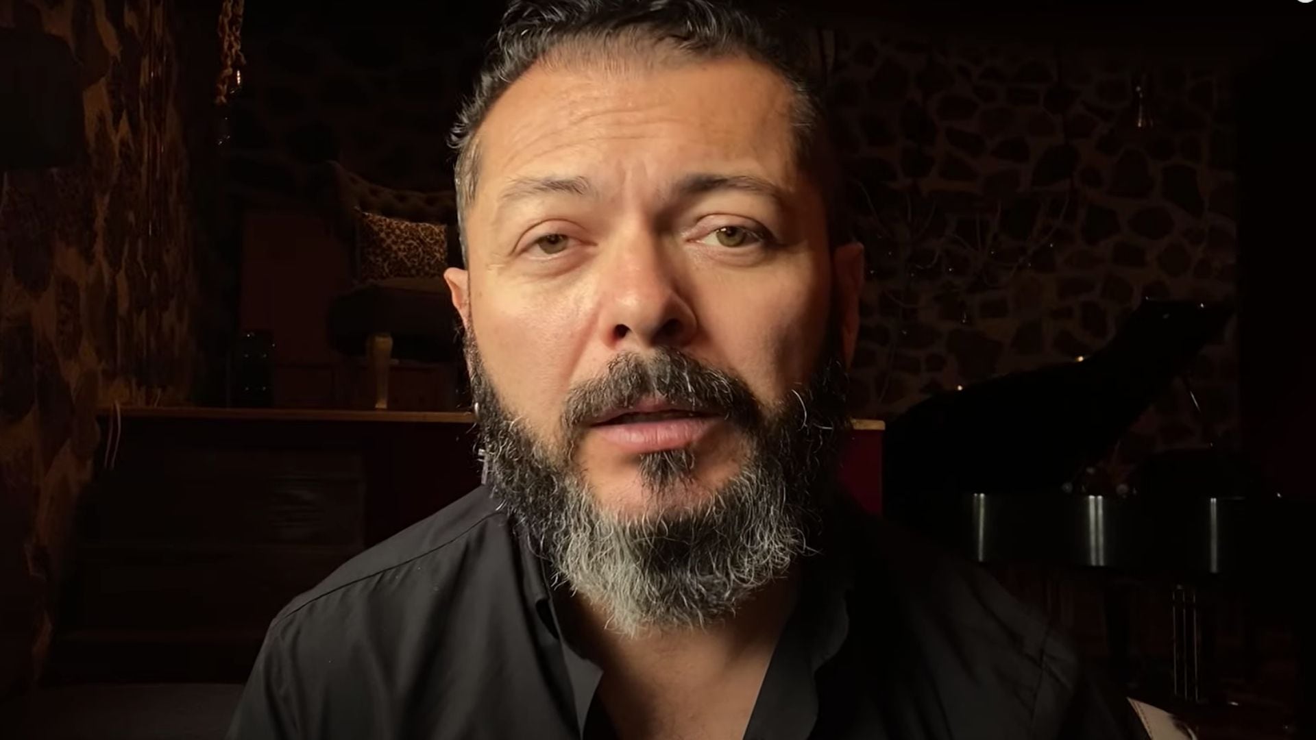 Tunden a Edgar Oceransky, acusado de pederastia, por disculpa machista