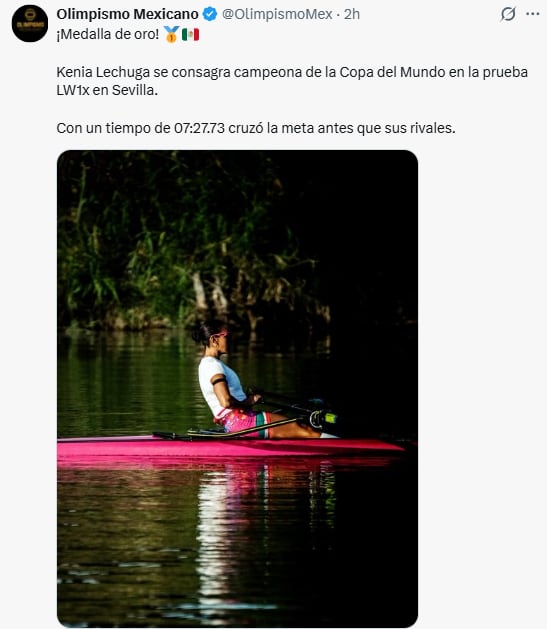 Kenia Lechuga se cuelga la medalla de oro.