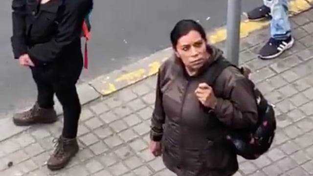 A todo volumen, la viral canción sonó en toda la cuadra.