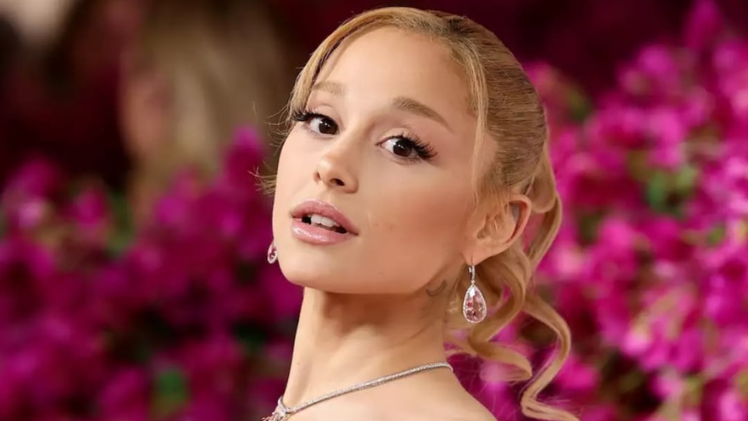 Ariana Grande supera a Taylor Swift como la artista mujer con más oyentes mensuales en Spotify