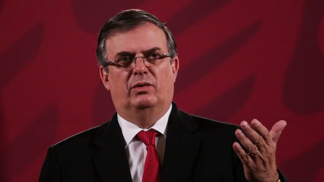 Ebrard. Renuente.